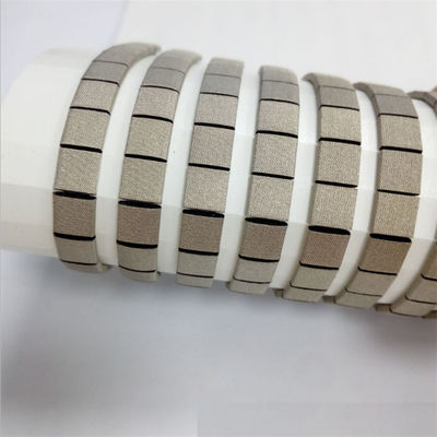 kopen de Matrijs van de beveiligingspakking sneed Zachte Geleidende Stof van de Vormen de Zelfklevende Strook over Schuim EMC EMI Shielding Gasket online vervaardiging